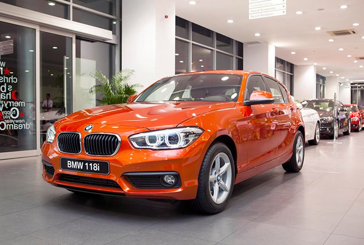 Hatchback BMW 1-Series 118i “chot gia” 1,3 ty dong tai VN